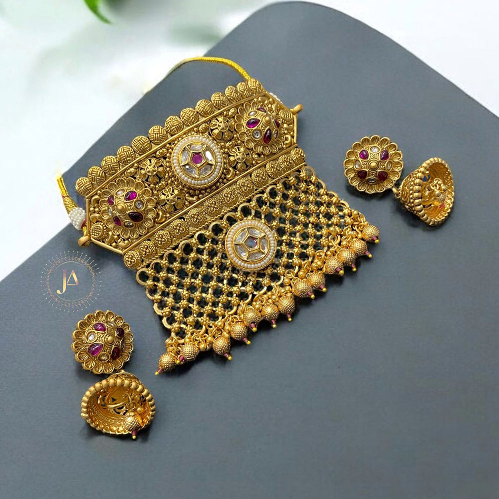 Neetu Art Gold Plated Pota Stone And Beads Choker Necklace Set