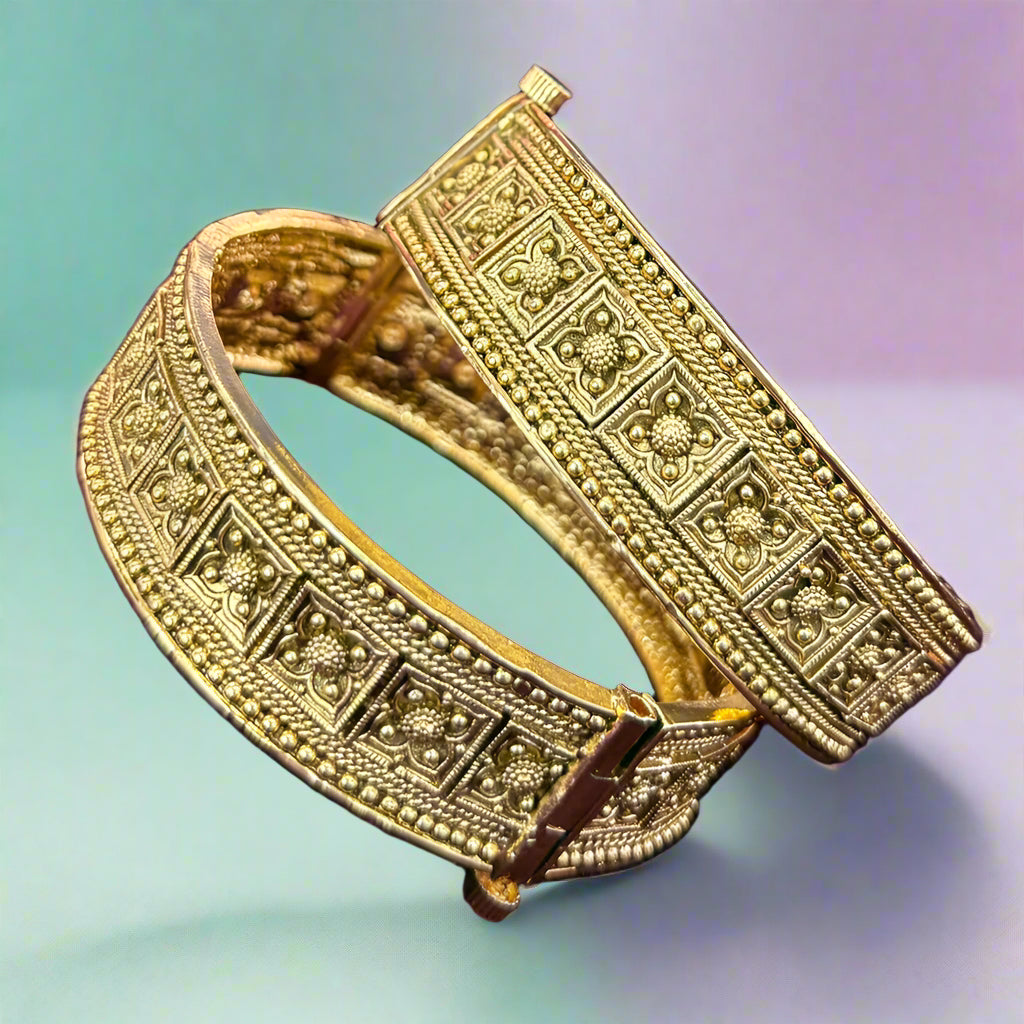 Sai Fashion Gold Plated Openable Bangles Set