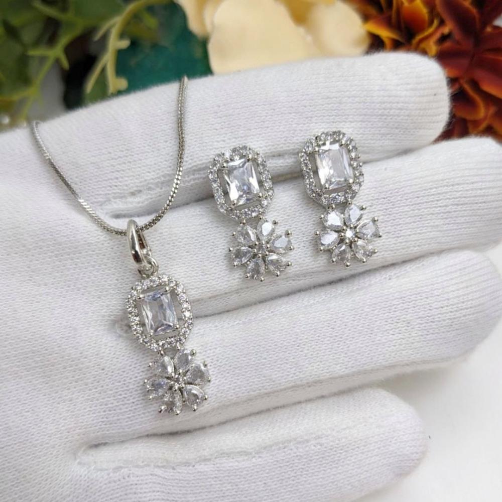 Kavita Art Silver Plated AD Pendant Set