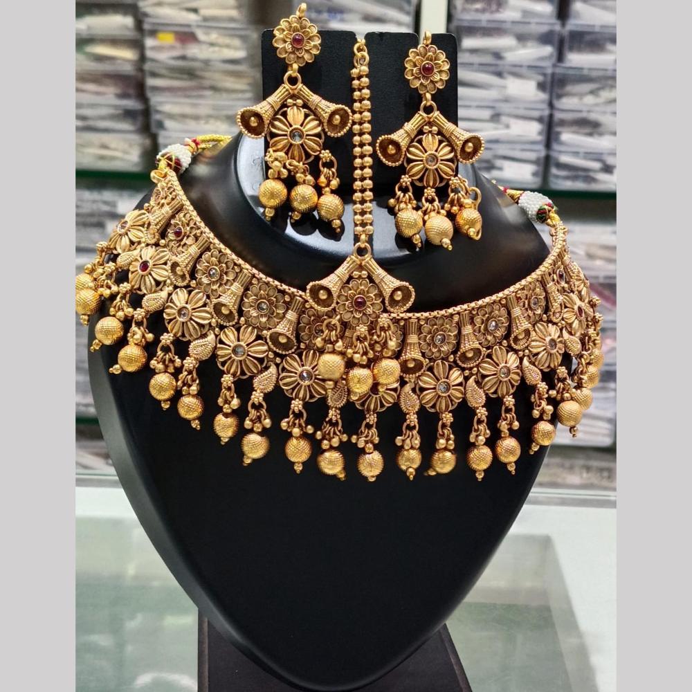 SNERA Gold Plated Pota Stone And Pearls Choker Necklace Set