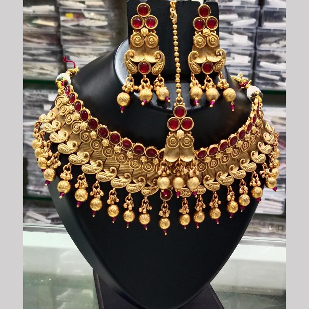 SNERA Gold Plated Pota Stone And Pearls Choker Necklace Set