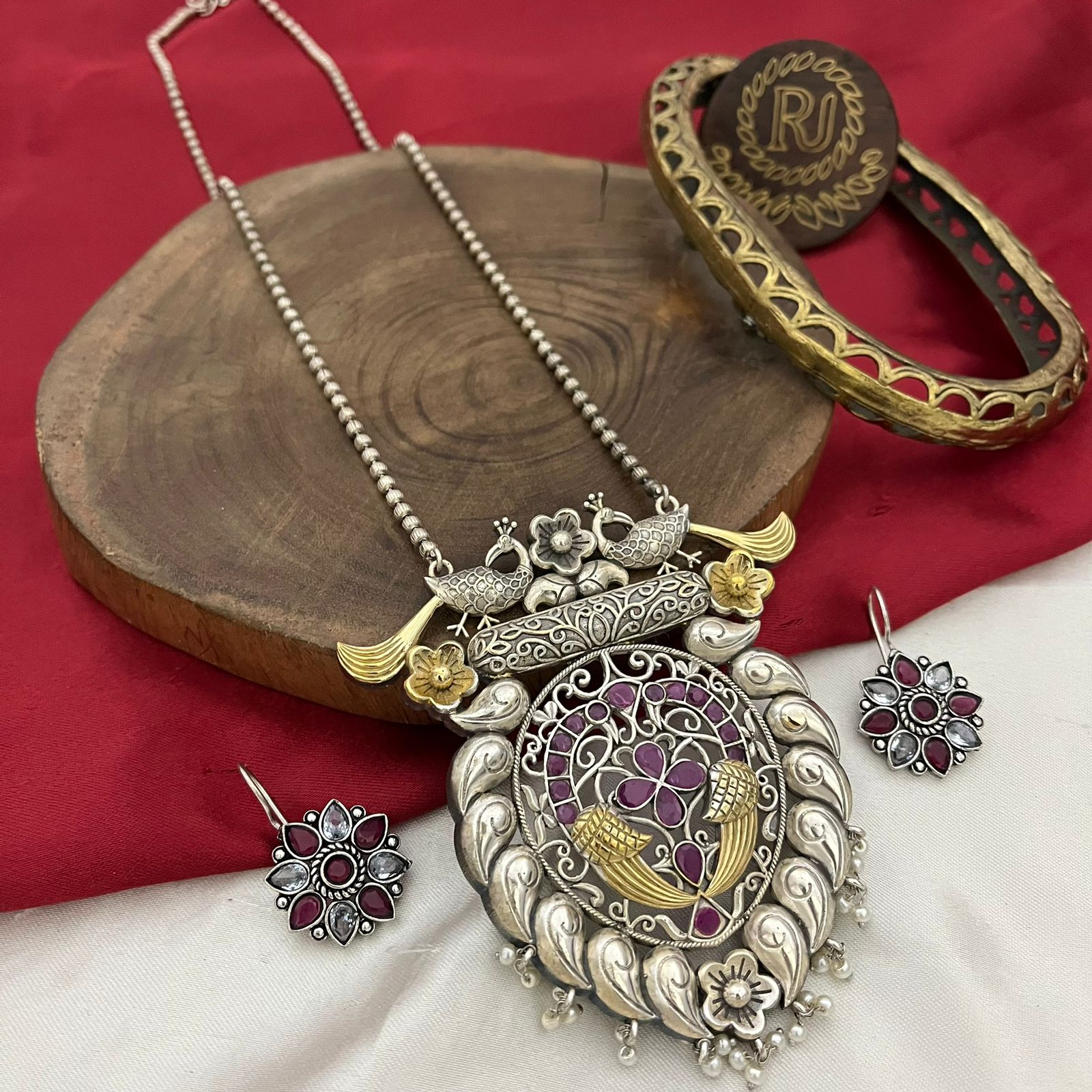 FS Collection Royal 2 Tone Pota Stone And Pearl Long Necklace Set