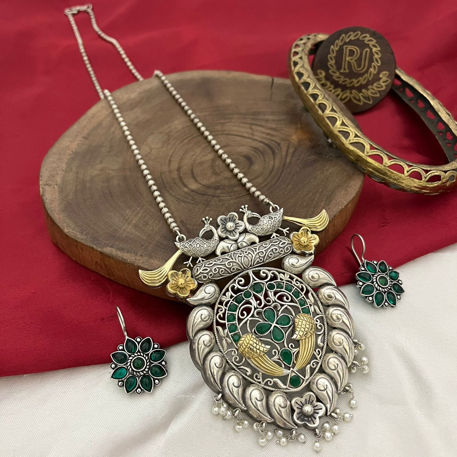 FS Collection Royal 2 Tone Pota Stone And Pearl Long Necklace Set