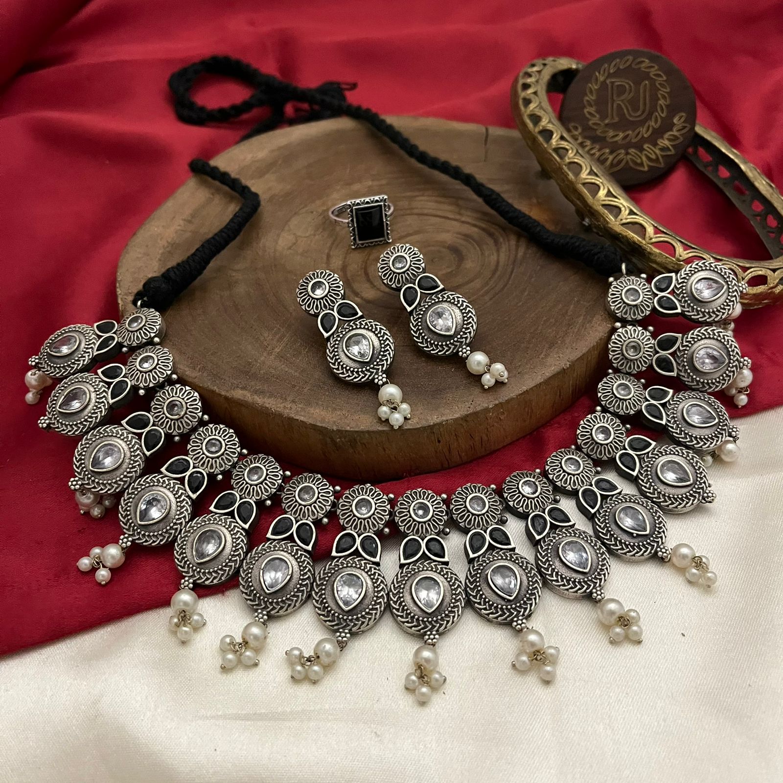 FS Collection Vintage Look Oxidised Pota Stone And Pearl Necklace Set