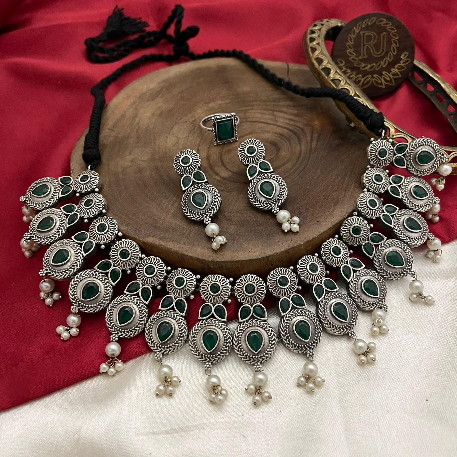 FS Collection Vintage Look Oxidised Pota Stone And Pearl Necklace Set