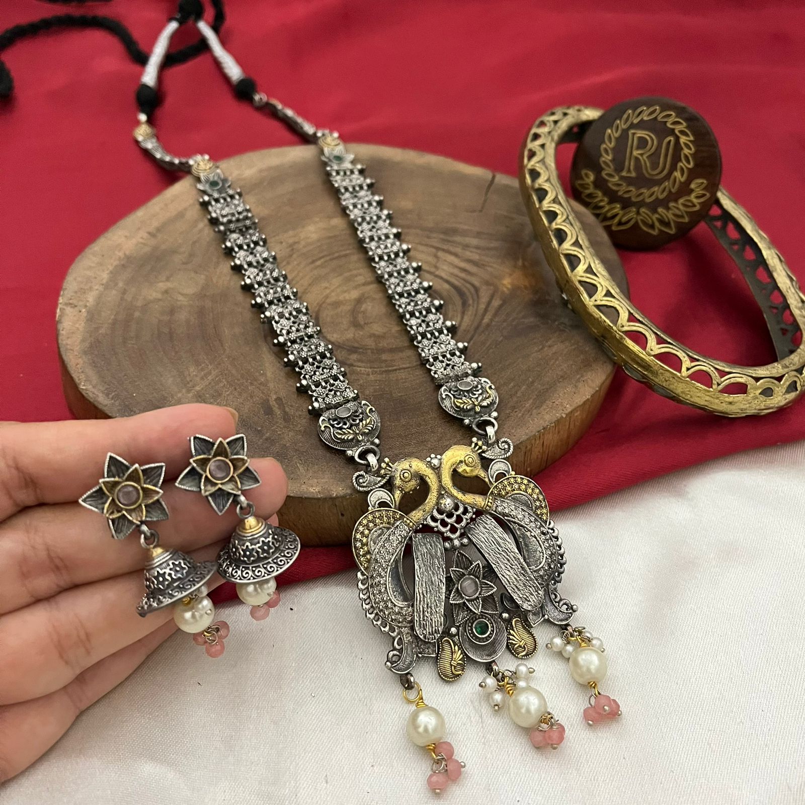 FS Collection Royal 2 Tone Pota Stone And Pearl Long Necklace Set