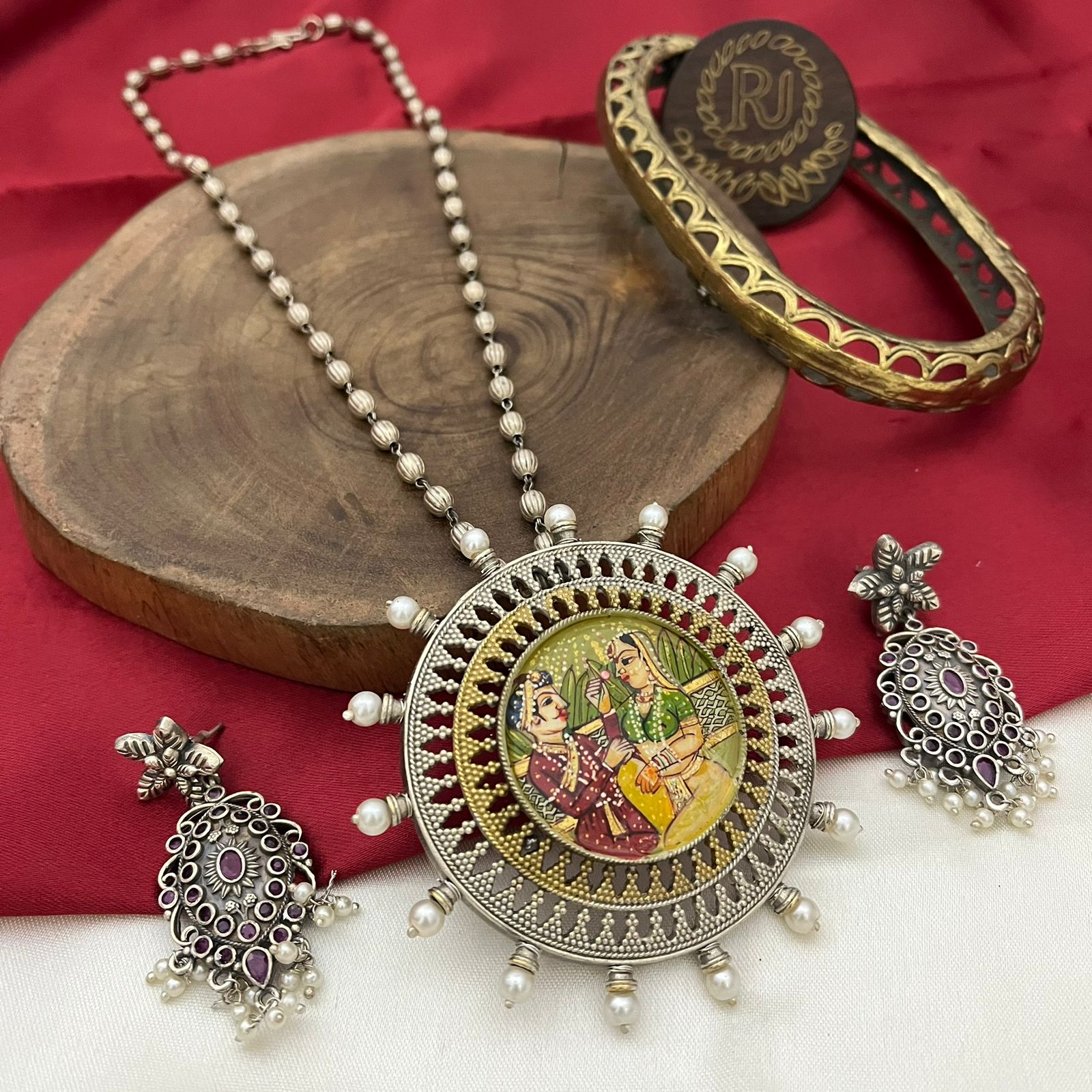 FS Collection Royal 2 Tone Pota Stone And Pearl Long Necklace Set