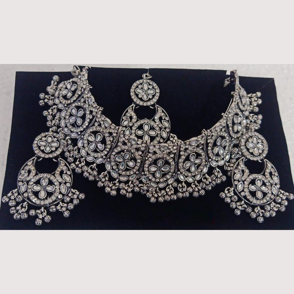 Crescent Creation Chic Sparkle Elegant Stone Necklace for Trendy Occasions