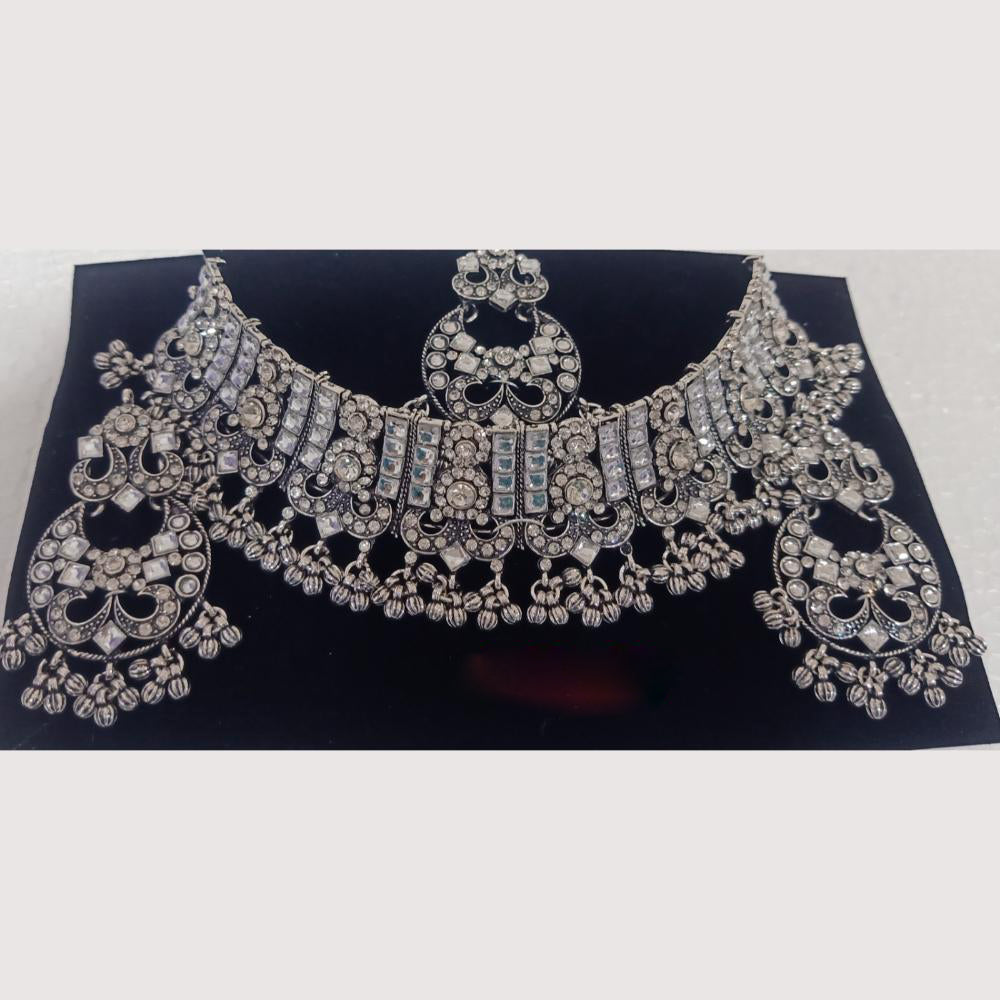 Crescent Creation Chic Sparkle Elegant Stone Necklace for Trendy Occasions