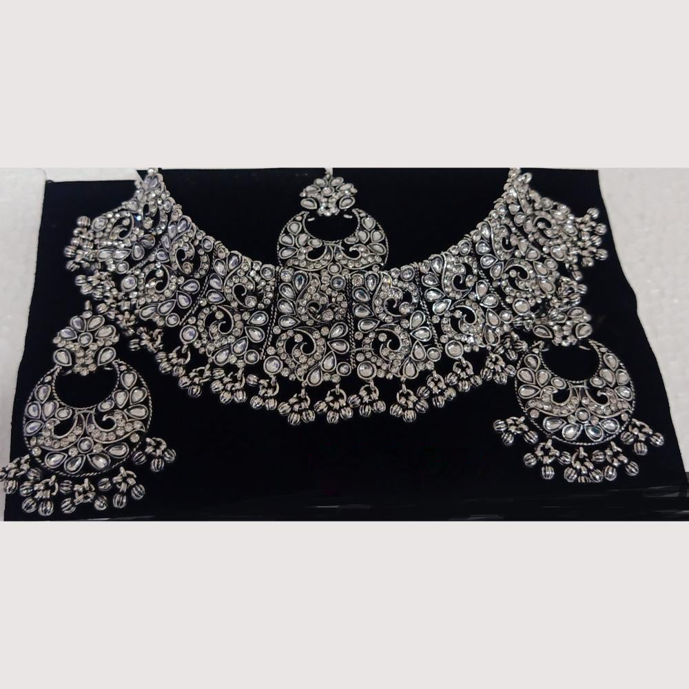 Crescent Creation Chic Sparkle Elegant Stone Necklace for Trendy Occasions