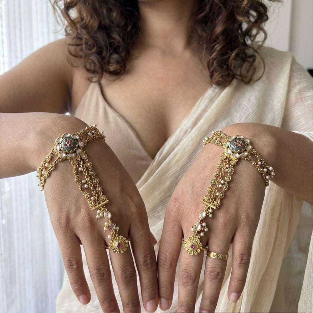 Jewel Addiction Classic Pota Stone And Pearls Hand Harness