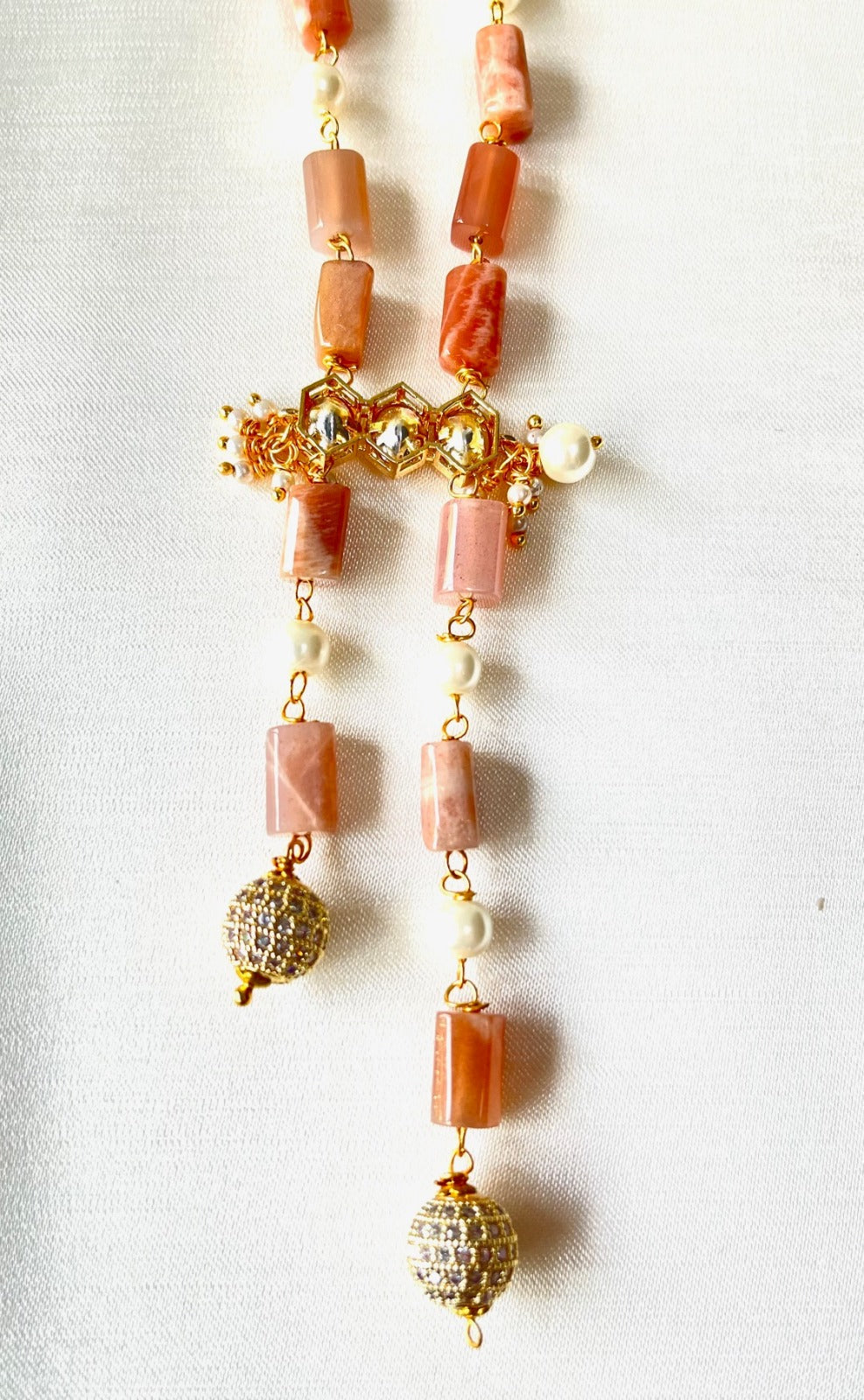 Jewel Treatzz Elegant Agate Beaded, Pearls & Gold Plated Split Necklace Atteched With Kundan Pendant