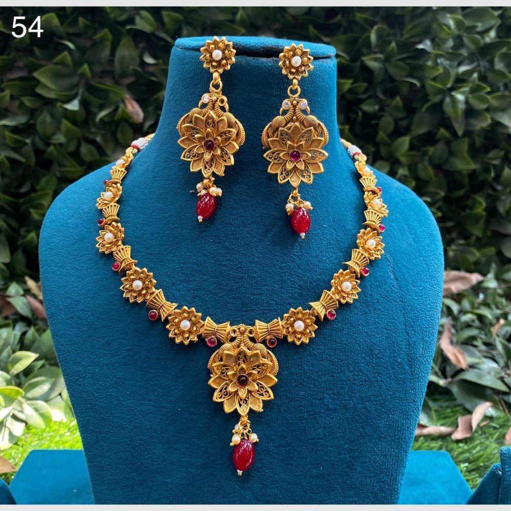 Amoliya Jewels Gold Plated Pota Stone And Beads Necklace Set