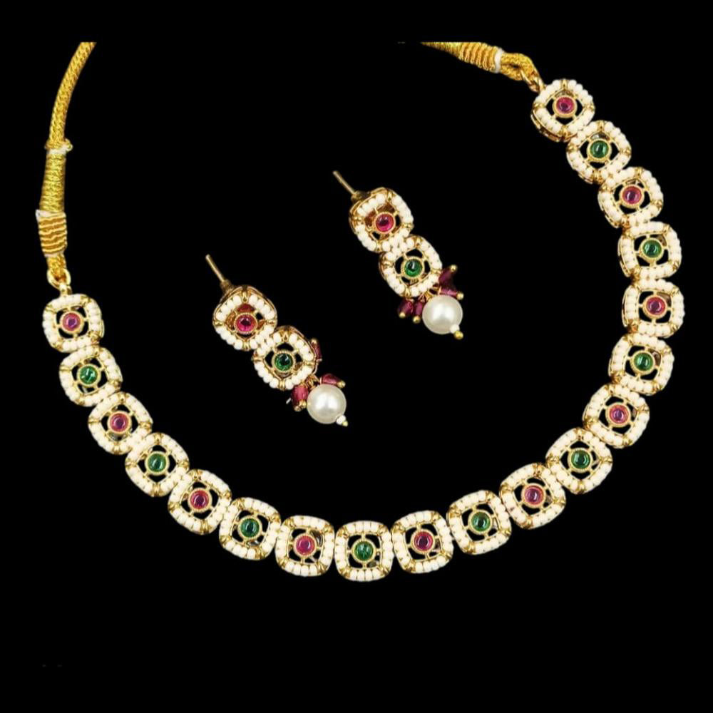 NAFJ Copper Gold Plated Pota Stone And Pearl Necklace Set