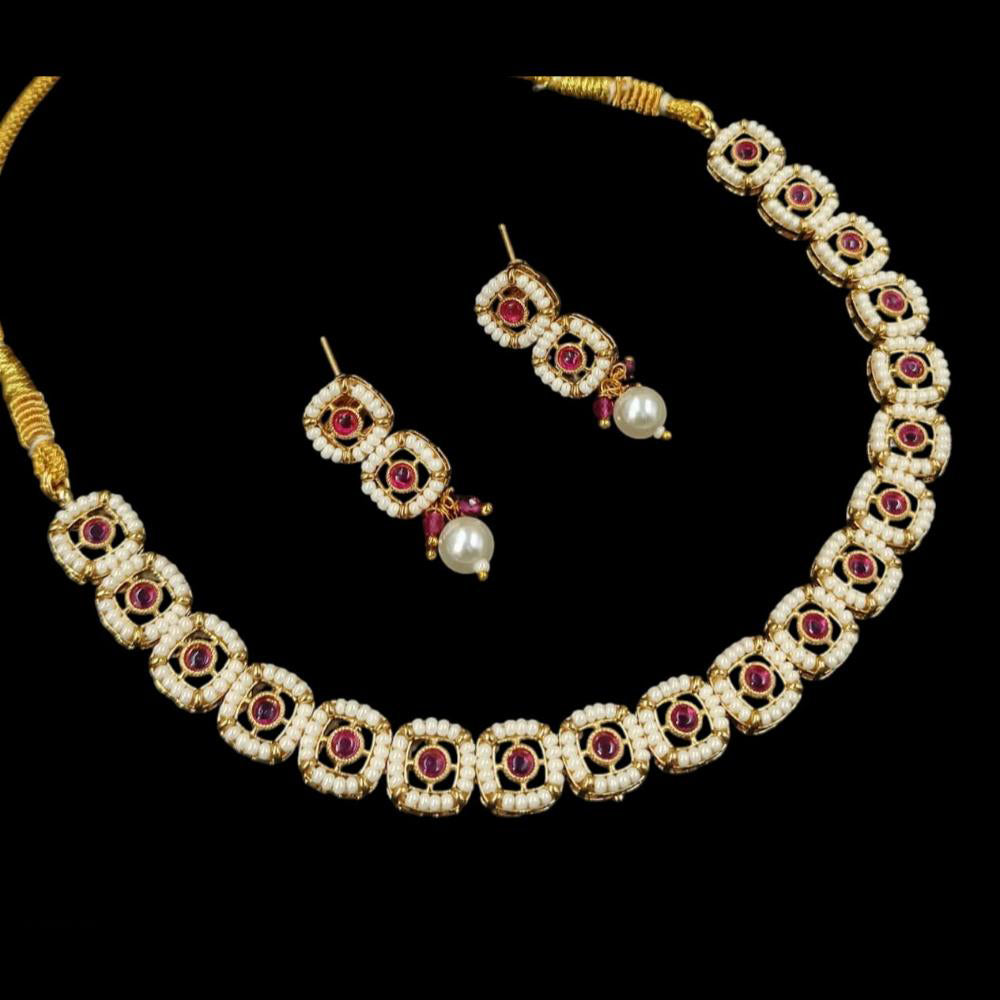 NAFJ Copper Gold Plated Pota Stone And Pearl Necklace Set