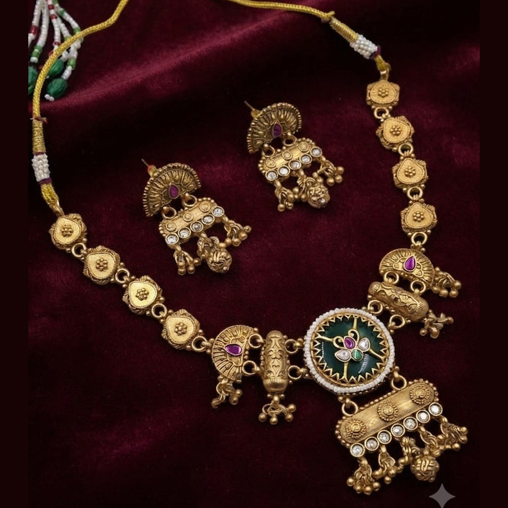 NAFJ Trendy Pota Stone And Pearl Necklace Set