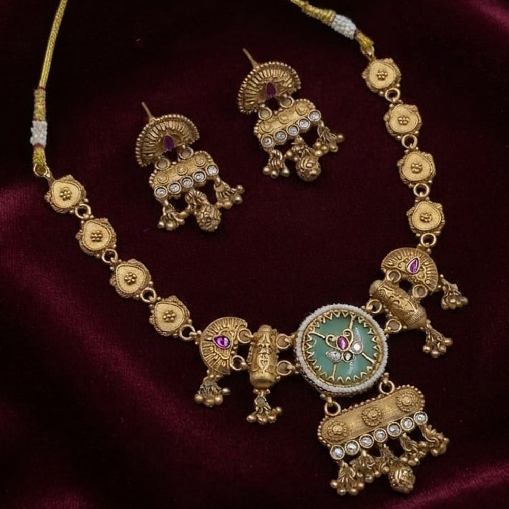NAFJ Trendy Pota Stone And Pearl Necklace Set