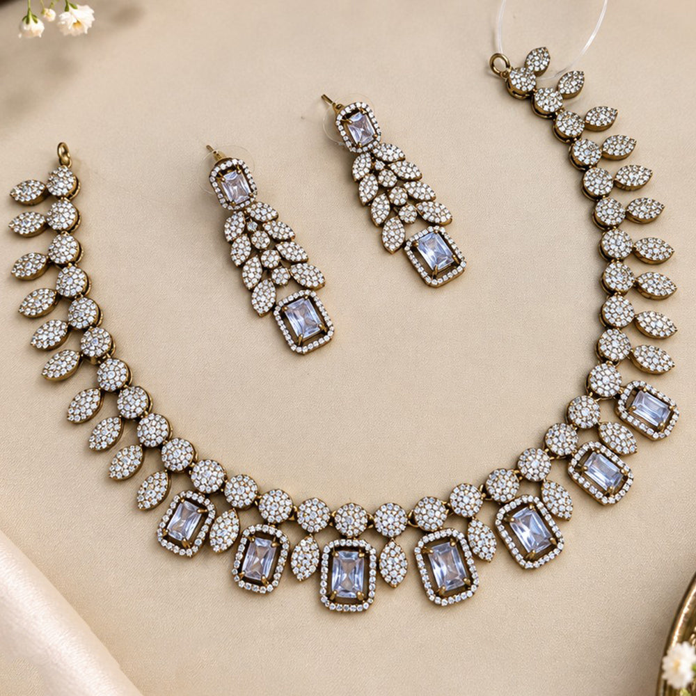NAFJ Glamorous Crystal Stone And Austrian Stone Necklace Set