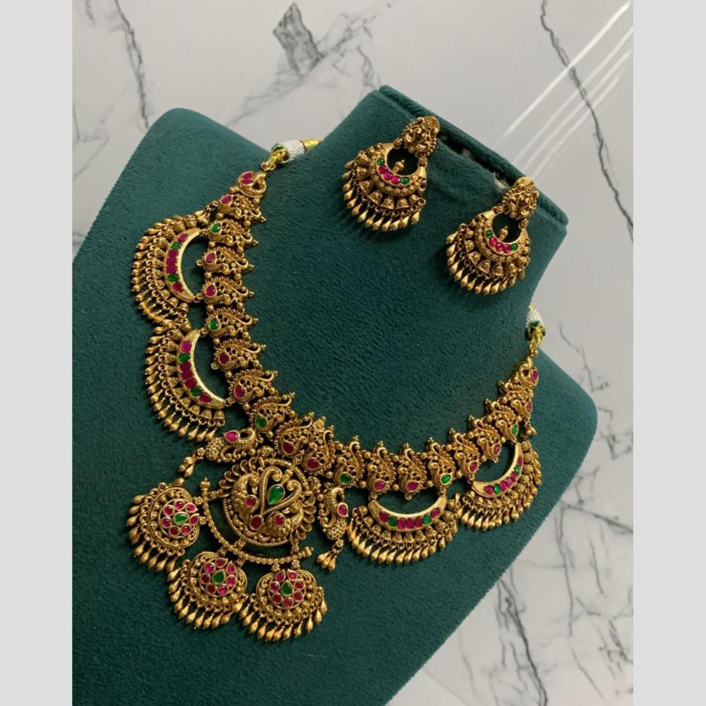 Sona Covering Delicate Pota Stone And Pearl Necklace Set