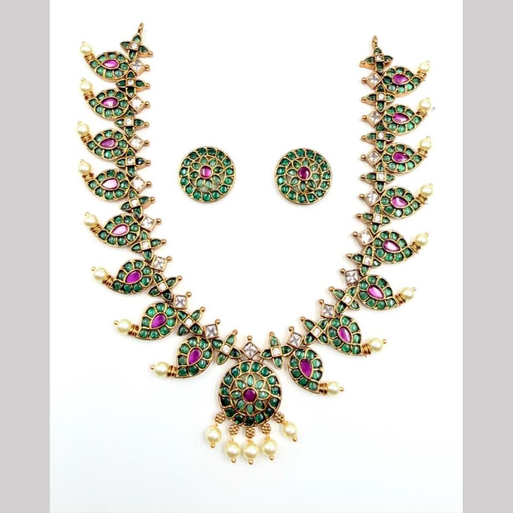 Sona Covering Delicate Pota Stone And Pearl Necklace Set
