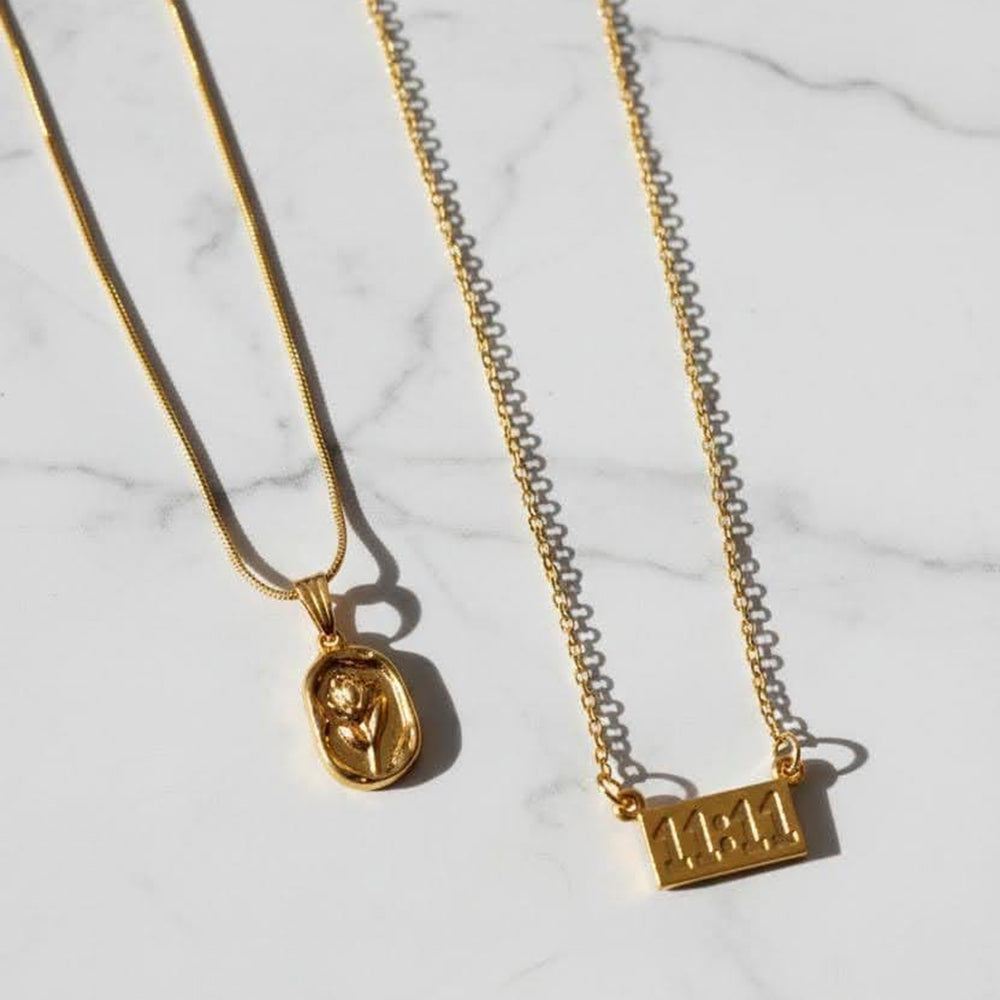 Dhirish International Trendy Chain Pendant Set