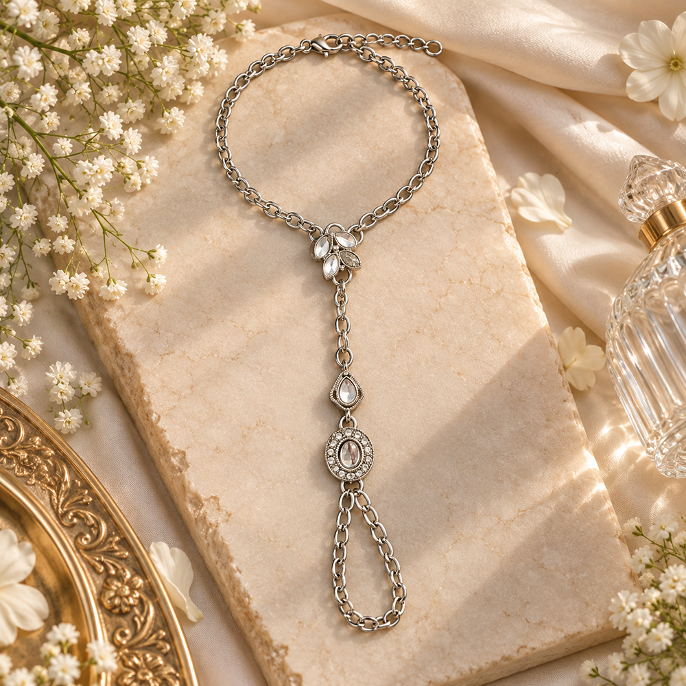 Urthn Bohemian Style Chin Anklet with Connected Toe Ring for Women Trendy Foot Jewellery