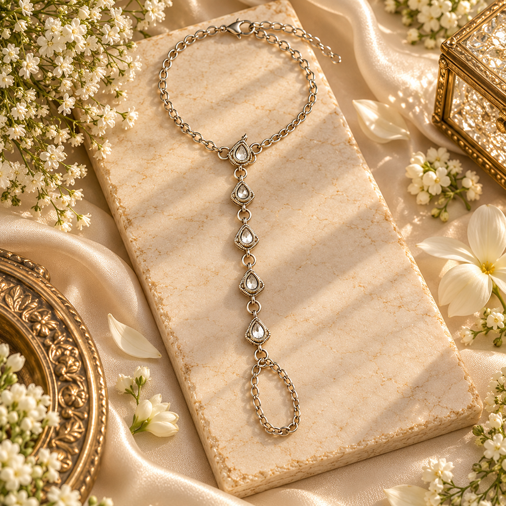 Urthn Bohemian Style Chin Anklet with Connected Toe Ring for Women Trendy Foot Jewellery