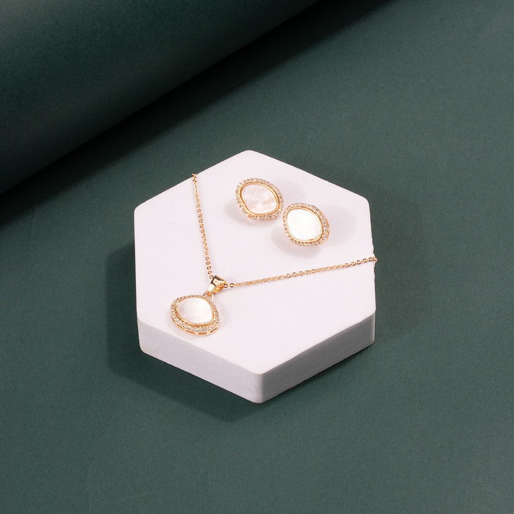 ChicCharm Jewellery Brass Gold Plated Austrian Stone Pendant Set