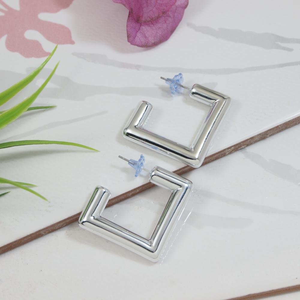 Etnico Silver Plated Classic Square Shaped Lightweight Minimal Stud Earrings For Women (E3300S)