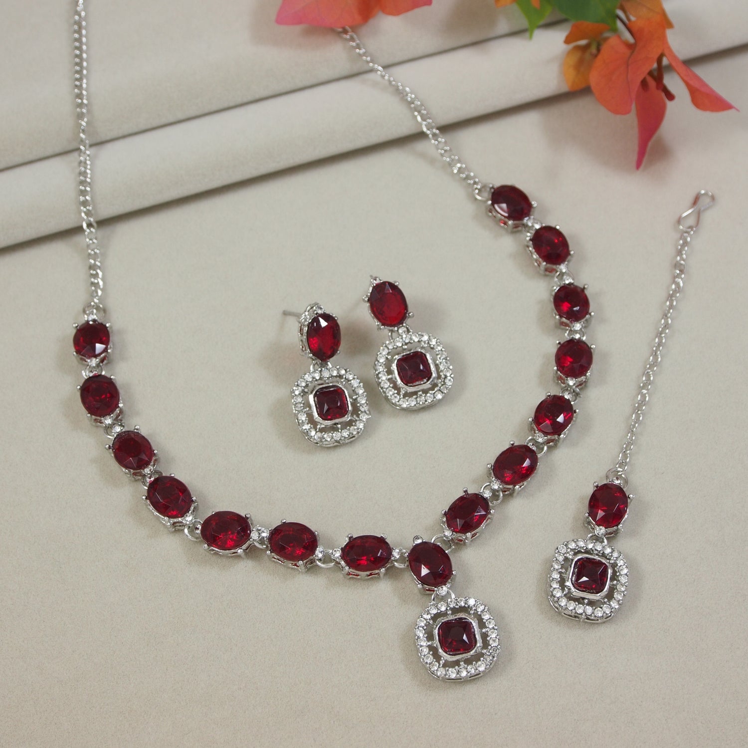 Etnico Silver Plated Stylish Design Crystal Diamond Necklace & Earrings Jewellery Set for Women (IJ399ZM)