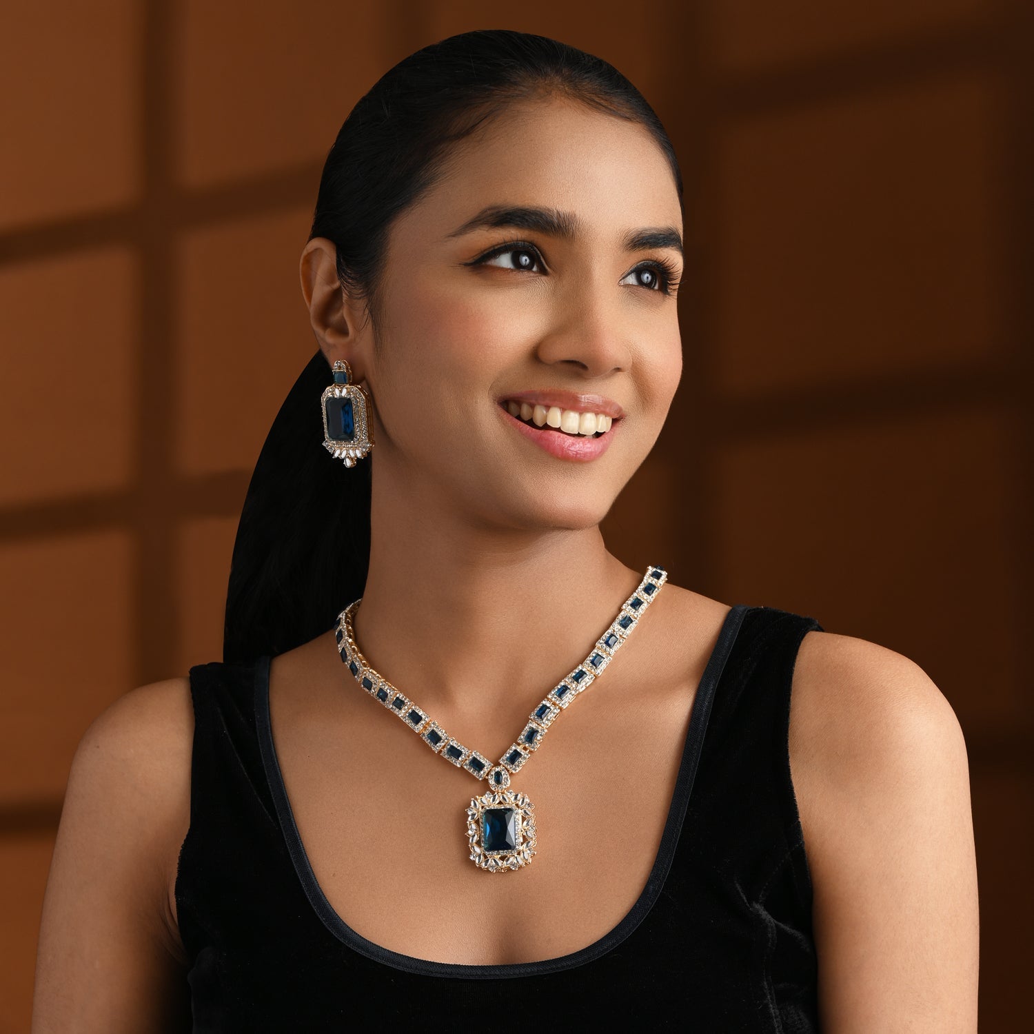 Etnico Gold Plated Classic Square Motif Necklace Set with Earrings for Women (IJ404MO)