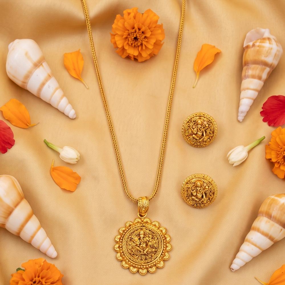 Js Fashion Beautiful Designer High Gold Fancy Style Pendant Set