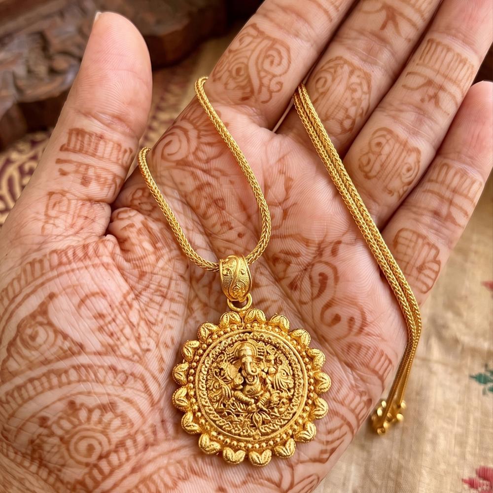 Js Fashion Beautiful Designer High Gold Fancy Style Pendant Set
