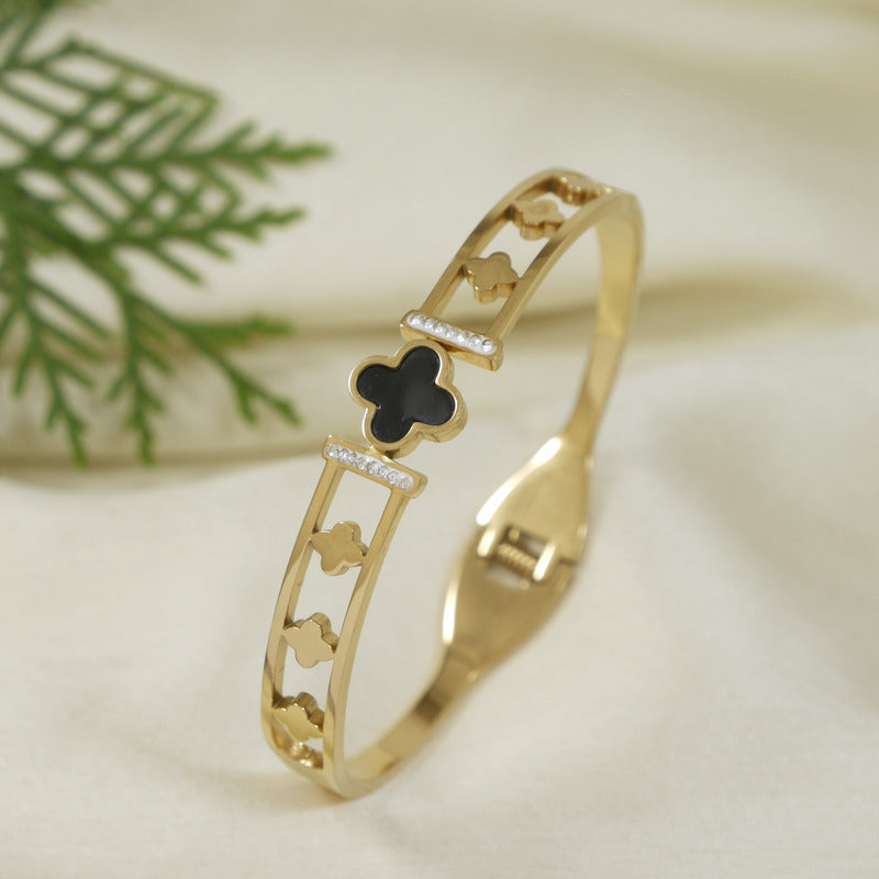 Tarohi Jewels Stainless Steel clover kada