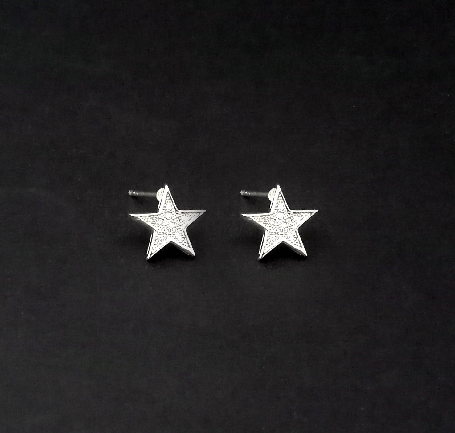 Urthn Austrian Stone Rhodium Plated Stud Earrings - 1309908B