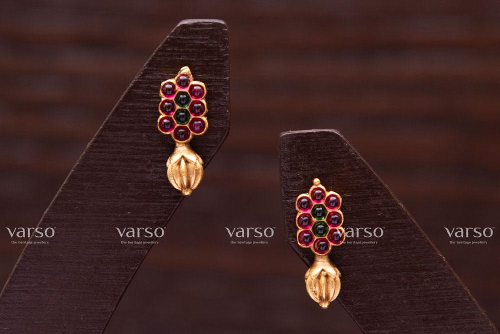 Varso Kempu & Green Gold Alloy Pearl Studs Earrings - 211084