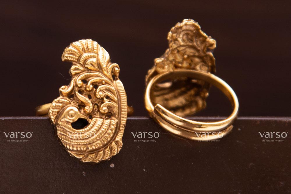 Varso Gold Brass Alloy Toe Ring - 213008