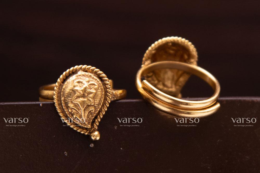Varso Gold Brass Alloy Toe Ring - 213013