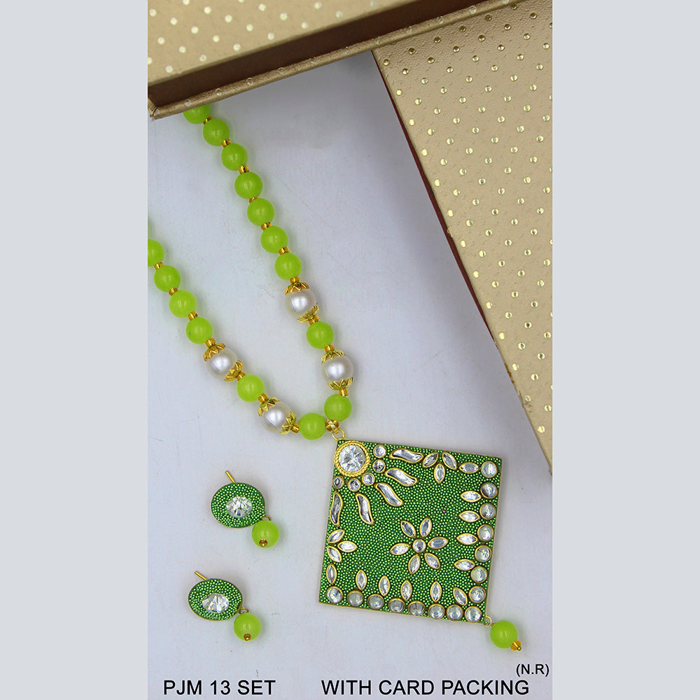 Mahavir Kundan Stone Necklace Set