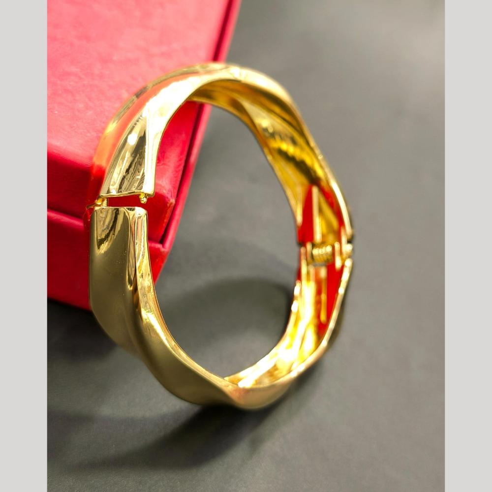 Manisha Jewellery Contemporary Gold-Plated Bracelet for Office & Parties