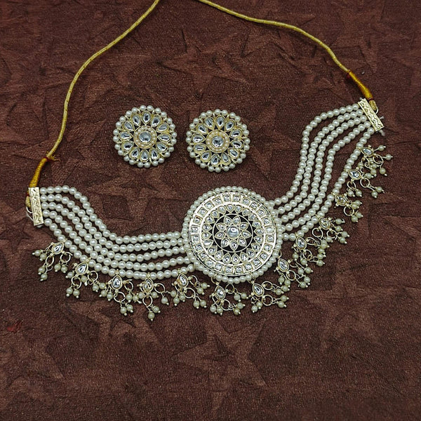 Lucentarts Jewellery Gold Plated Kundan Stone And Pearls Choker Necklace Set