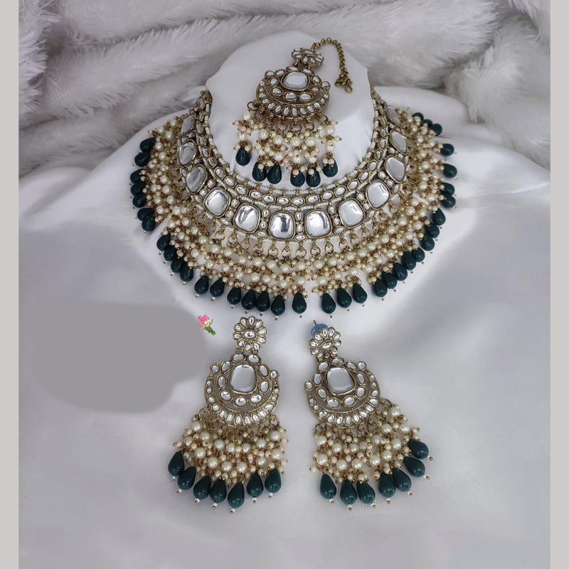 Lucentarts Jewellery Gold Plated Kundan Stone And Pearls Choker Necklace Set