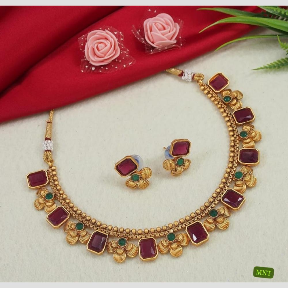 Lucentarts Jewellery Gold Plated Pota Stone Choker Necklace Set