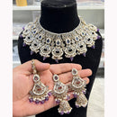 Hira Collections Ethnic Glow Pota And Pearl Necklace Set