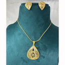 Pari Art Jewellery Classic Trend Forming Pendant With Earrings