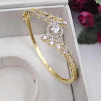 Kavita Art Handcrafted Elegant Crystal And Austrian Stone Bracelet