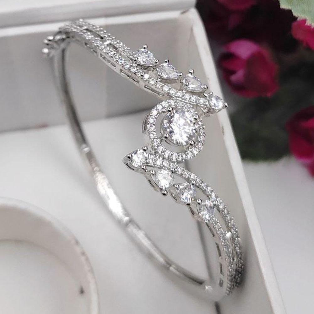 Kavita Art Handcrafted Elegant Crystal And Austrian Stone Bracelet