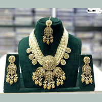 Kavita Art Sparkling Kundan Stone And Pearl Necklace Set