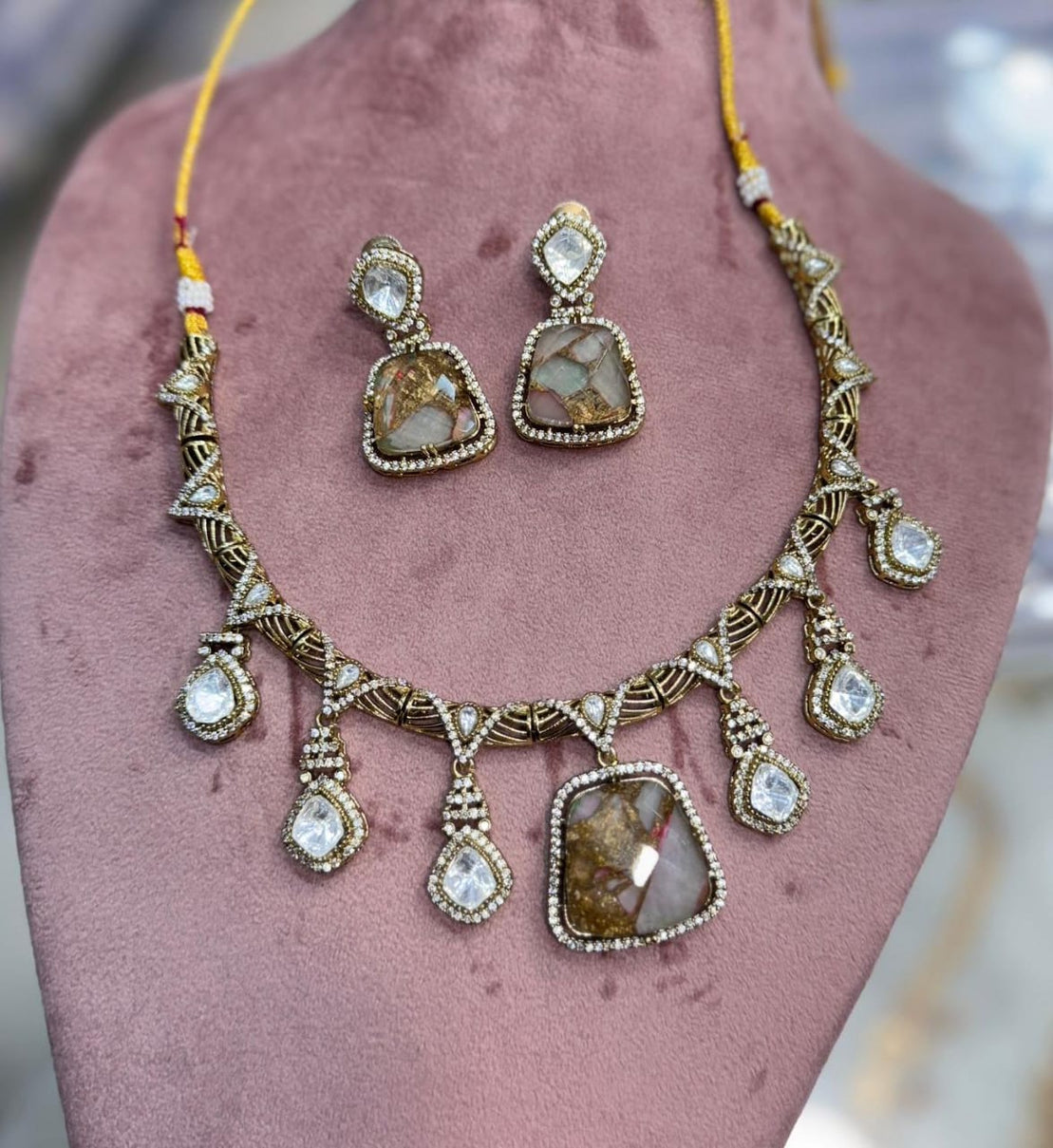 Kavita Art Handcrafted Gold Plated Druzy Crystal Stone Necklace Stone