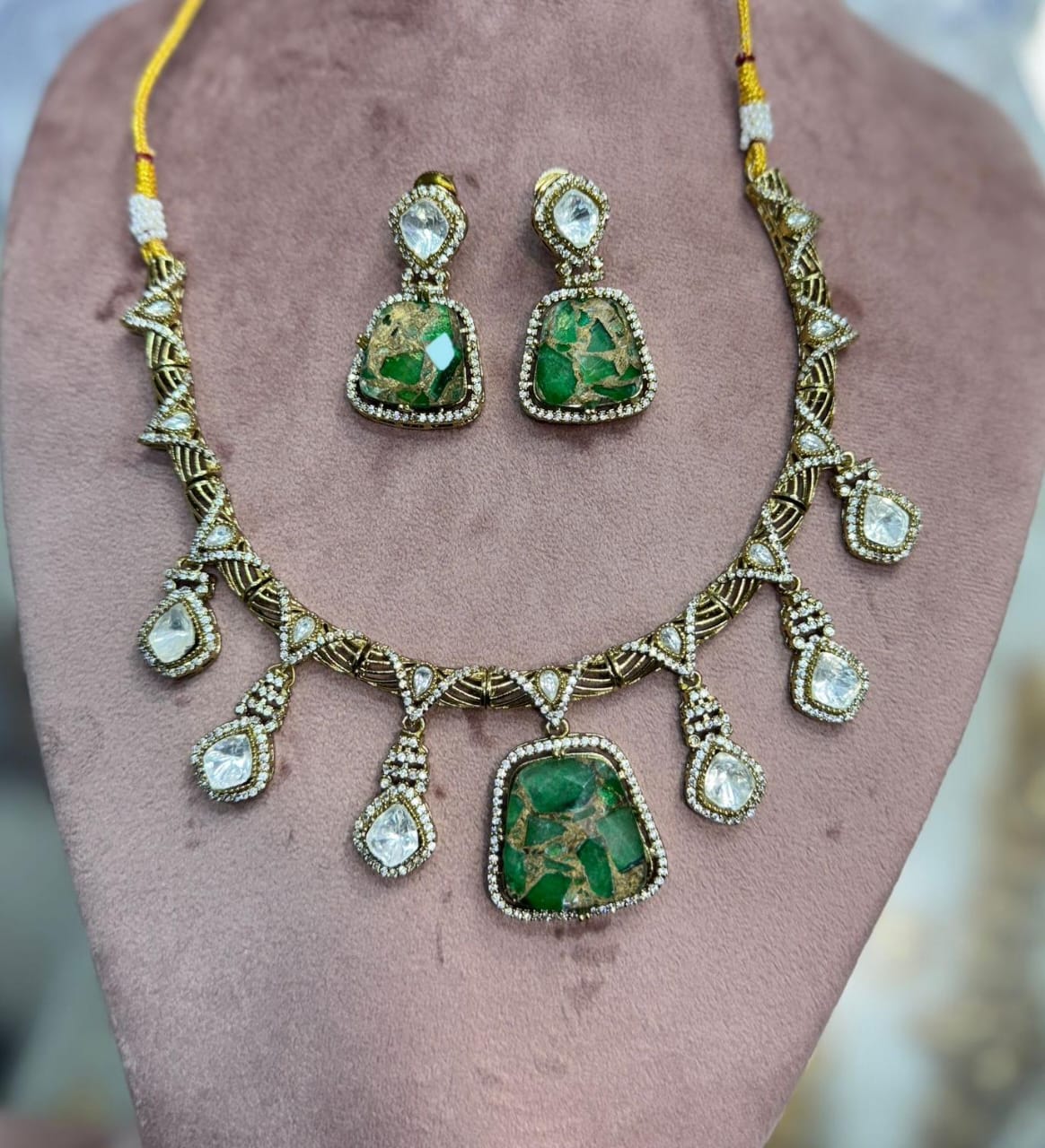 Kavita Art Handcrafted Gold Plated Druzy Crystal Stone Necklace Stone
